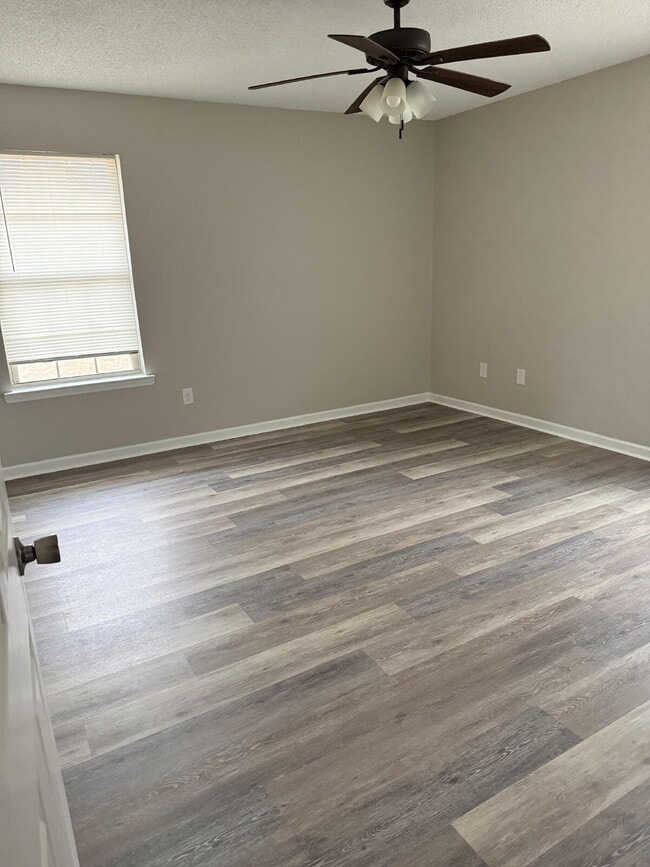 Building Photo - Great remodel close to Fort Stewart.