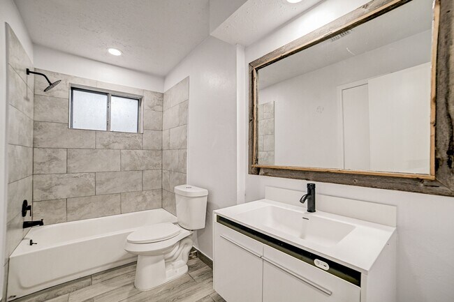 Building Photo - 3918 Cypressdale Dr