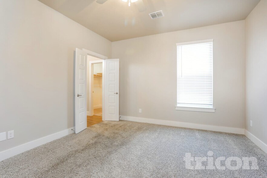 Building Photo - 10305 Ft Teran Trl