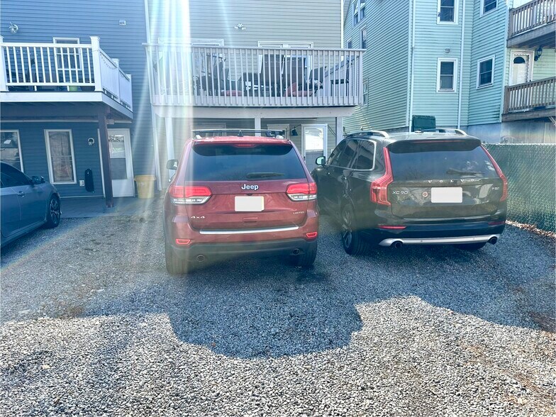 Building Photo - 10 Clinton St