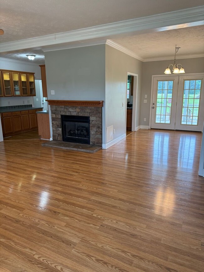 Building Photo - Charming 3 Bed, 2 Bath Home in Maiden – Pe...