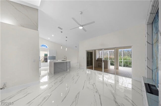 Building Photo - 3282 Sabal Springs Blvd