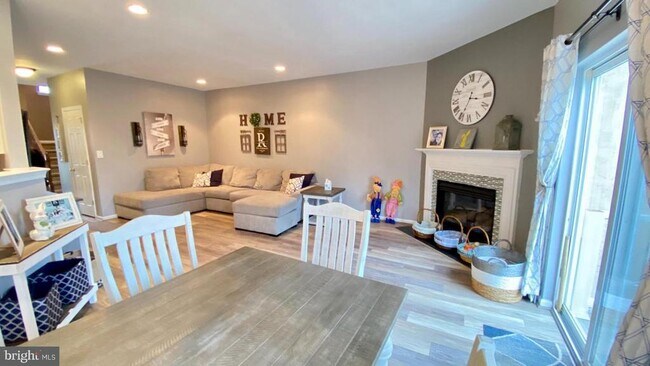 Building Photo - 925 Shenkle Dr