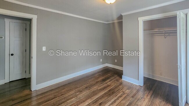 Building Photo - Comfortable 3 bedroom/ 1 bathroom home for rent.  Quiet neighborhood and lovely back yard and dec...