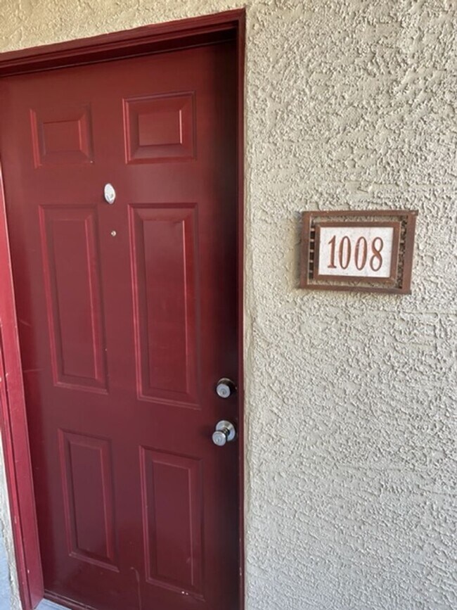 Building Photo - SW- 2 Bedroom Condo!
