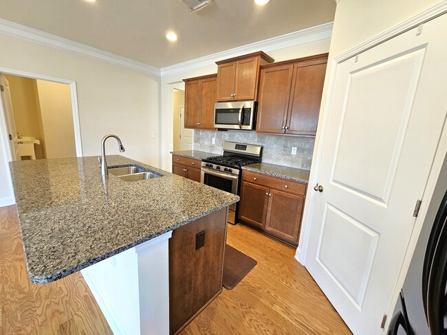 Building Photo - 558 Castleby Dr