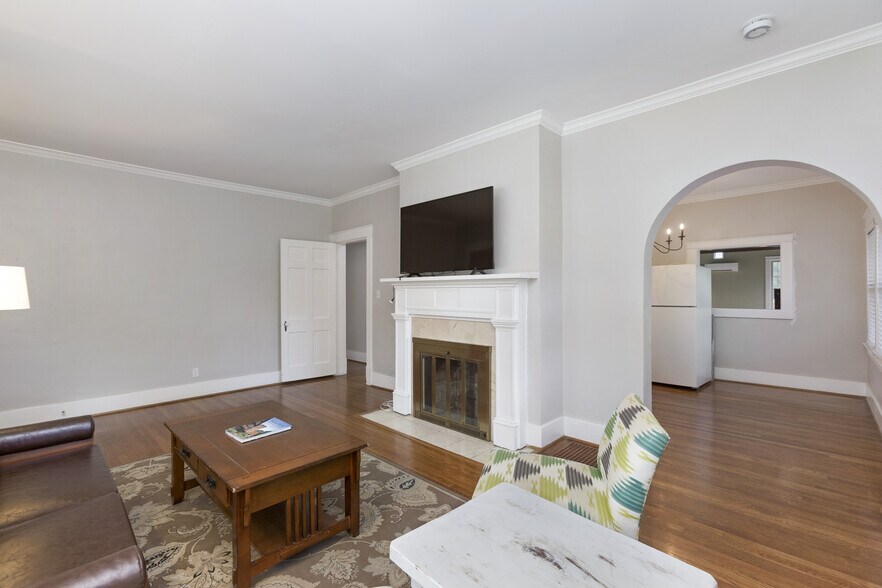 Building Photo - 3008 Blakemore Ave