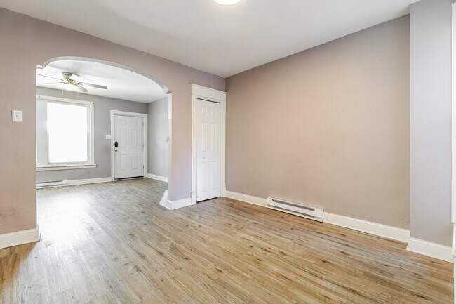 Building Photo - 4935 N Franklin St