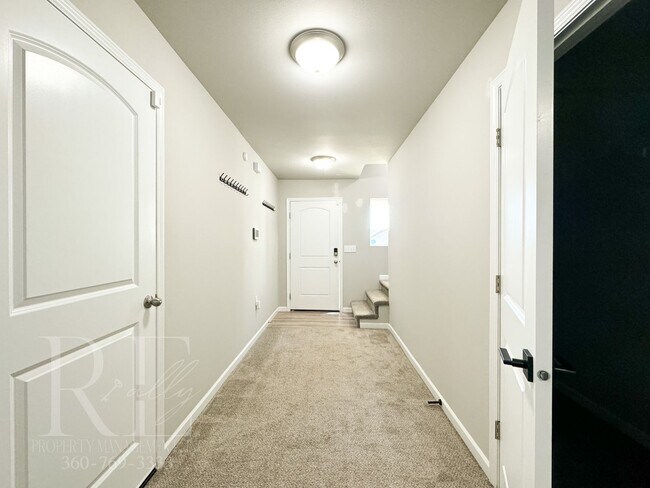 Building Photo - SUPERSIZED 5-Bd HOME