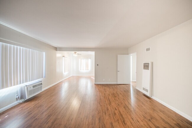 Building Photo - 14215 Sylvan St