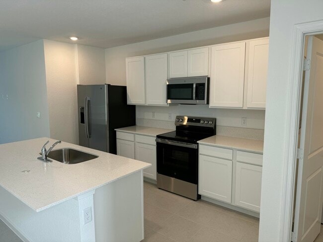 Building Photo - 664 Carlyle Wy