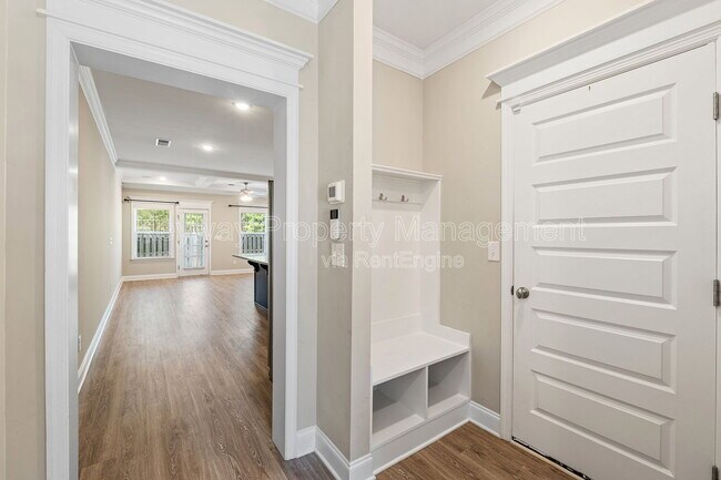 Building Photo - 301 Sumac Trail
