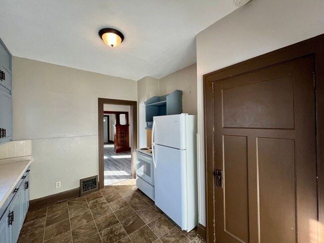 Building Photo - 619 Werle Ave