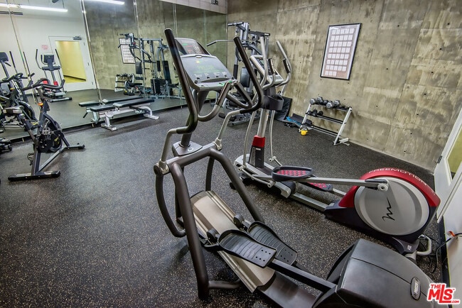 Building Photo - 225 S Hamilton Dr