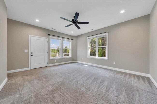 Building Photo - 3202 Mathews Ln