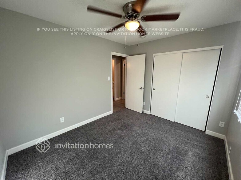 Building Photo - 2461 E Manhatton Dr