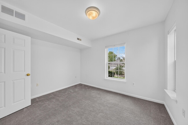Building Photo - 1105 Joyce Ln