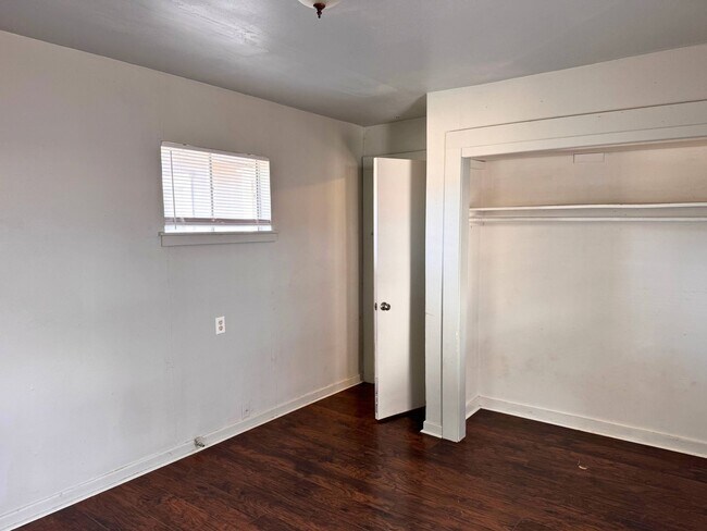 Building Photo - 1818 Collins Ave