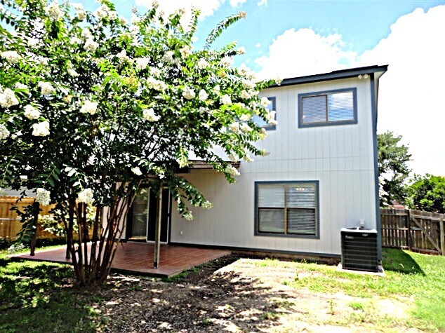 Building Photo - 13038 Woller Vly