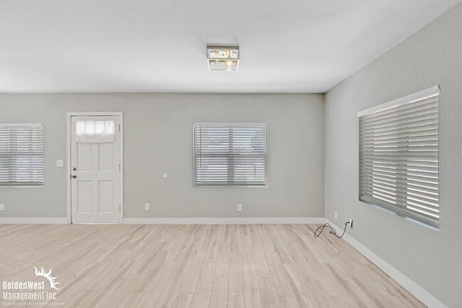 Building Photo - Spacious 3Bdm 1Ba Home In Central Phoenix!