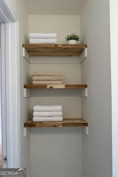 Building Photo - 1065 Nelson St