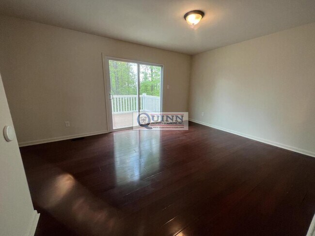 Building Photo - 179 E Village Rd