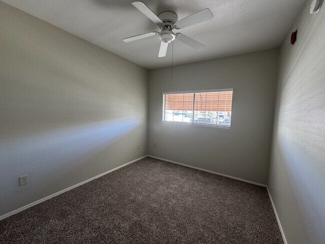 Building Photo - Southeast Phoenix Condo