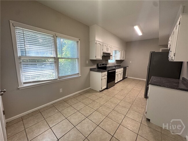 Building Photo - 620 Pinecrest Dr