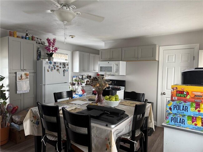 Building Photo - 251 High St