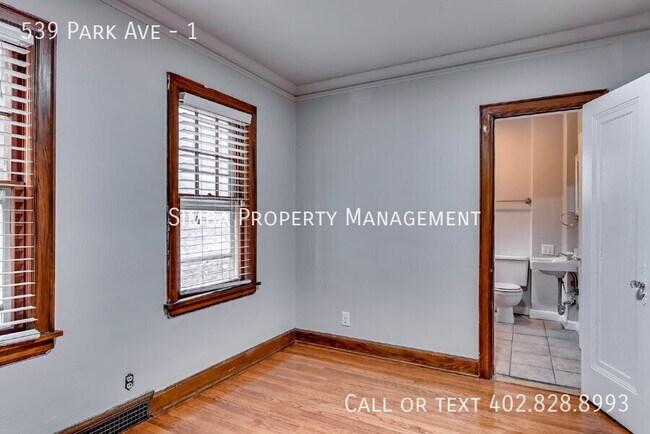 Building Photo - 539 Park Ave