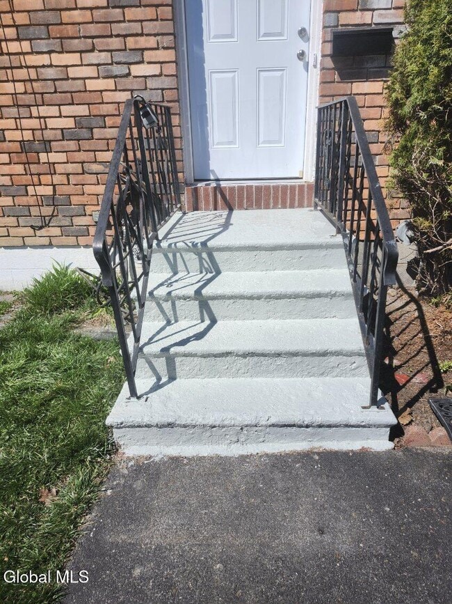 Building Photo - 285 Mt Hope Dr