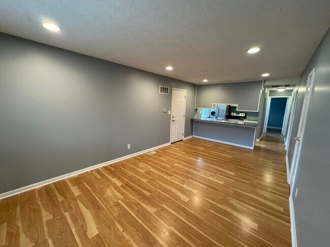 Building Photo - Snacks / Guion Creek - Washington TWP 3 Bed 2 Bath