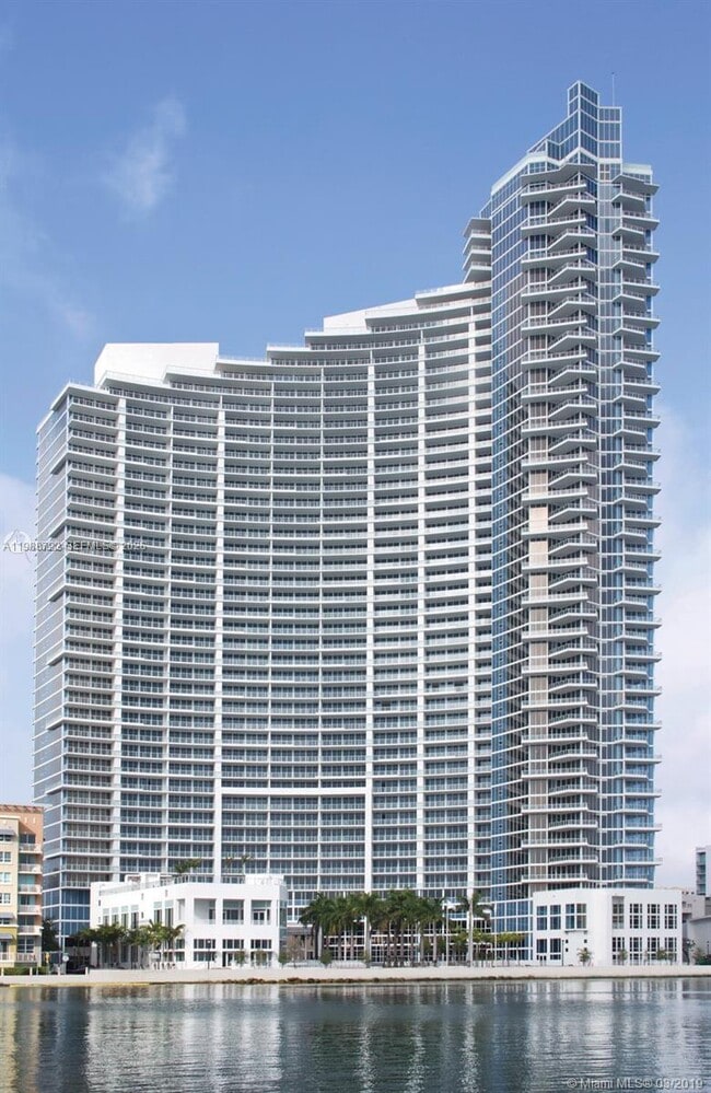 Building Photo - 2020 N Bayshore Dr