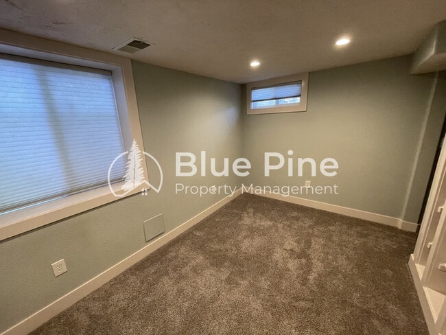 Building Photo - 662 K St