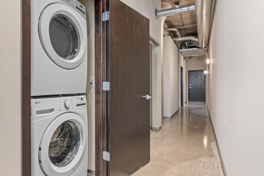 Building Photo - 718 N Washington Ave