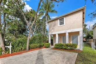 Building Photo - 1541 NW 1st Ct