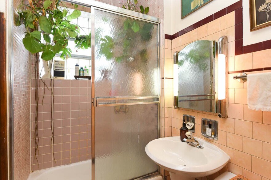 Building Photo - 2819 W Shakespeare Ave