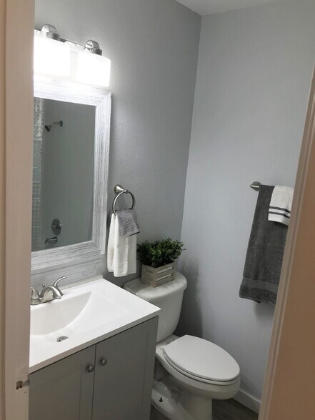Building Photo - 10822 Green Brook Dr