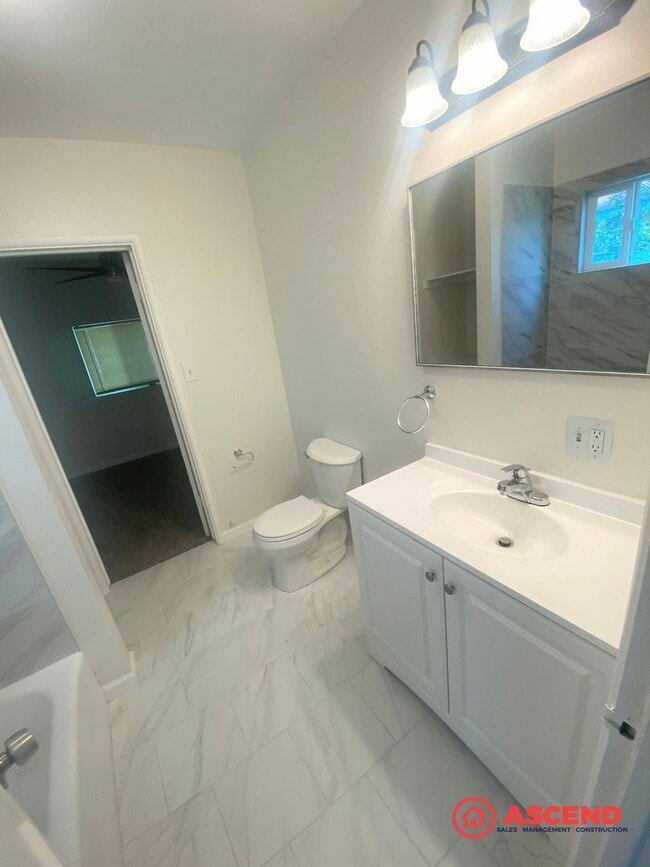 Building Photo - Charming 2 Bedroom 1 Bath House