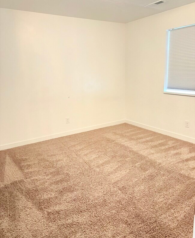 Building Photo - 2693 E Gambel Oaks Dr