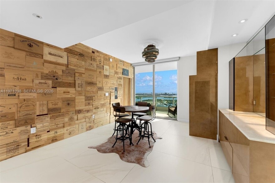 Building Photo - 900 Biscayne