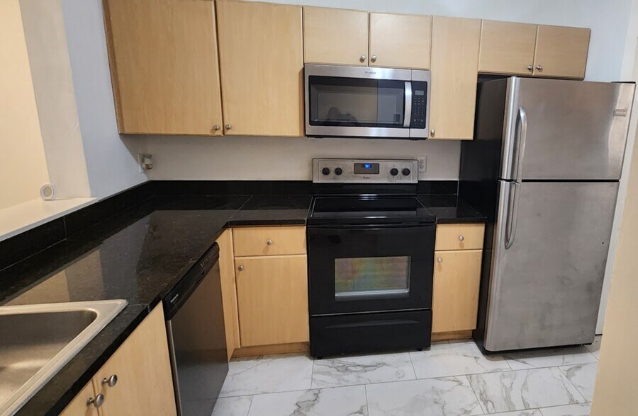 Primary Photo - 902 NE 209th St