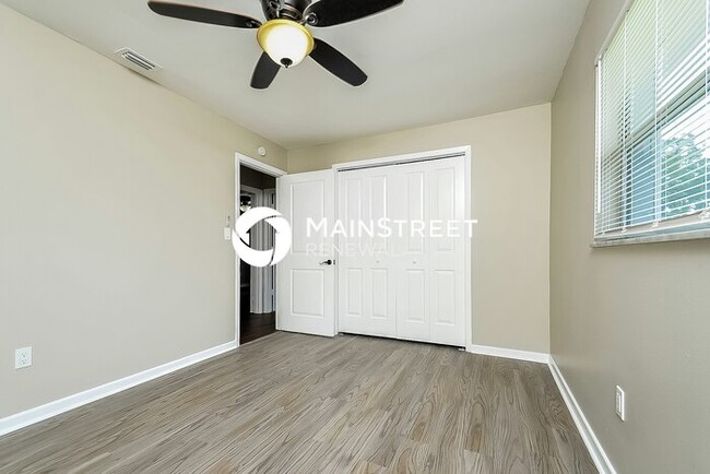 Building Photo - 4 Bedroom Pet-Friendly Home in Lakeland, FL with Main Street Renewal