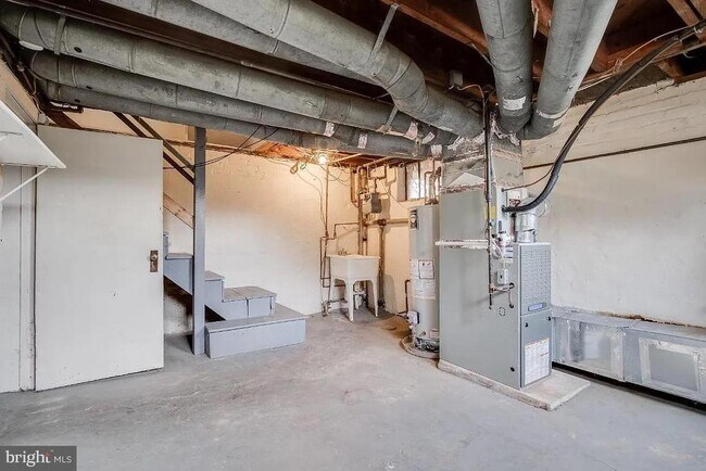 Building Photo - 1670 N Longfellow St