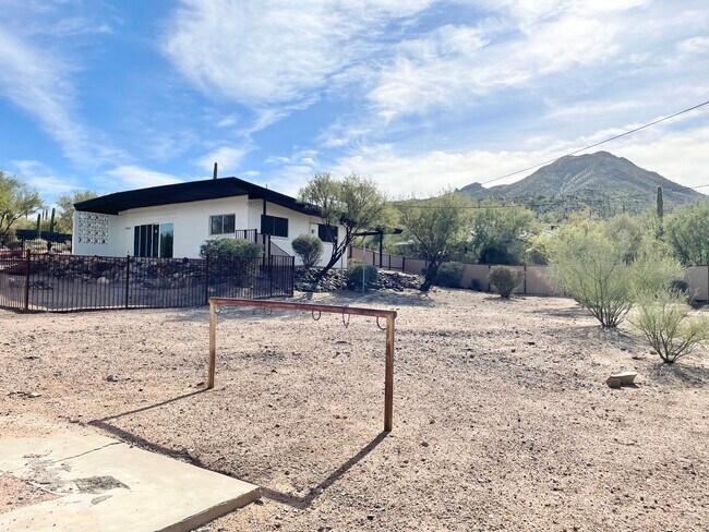 Building Photo - 37830 N Linda Dr