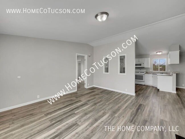 Building Photo - 9410 S Van Dr
