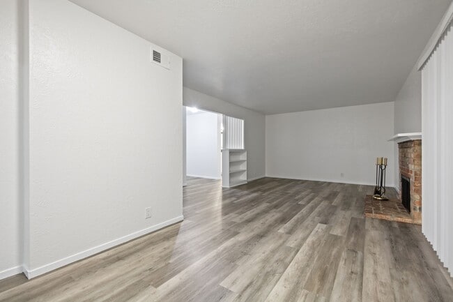 Building Photo - 3 Bedroom 2 Bathroom House For Rent!