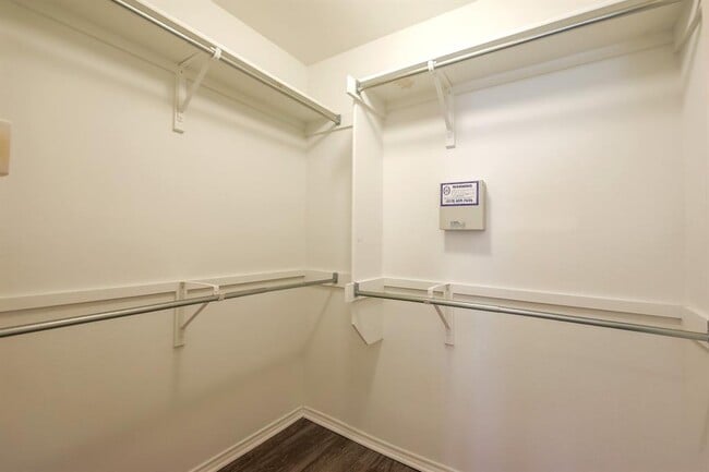 Building Photo - 14904 Antique Finish Dr