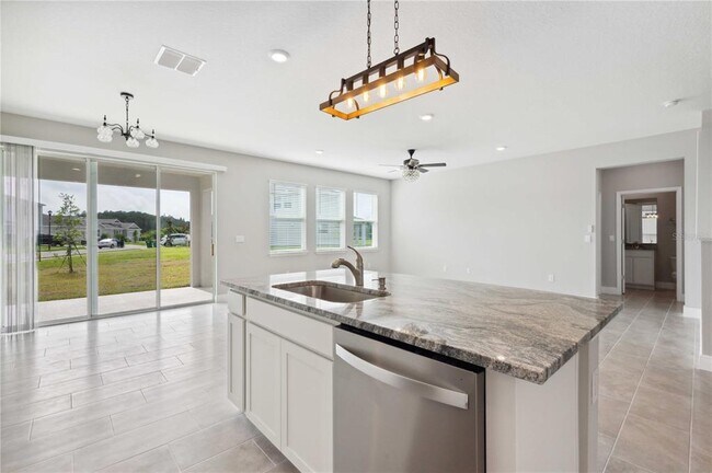 Building Photo - 2560 Warren Acrs Blvd