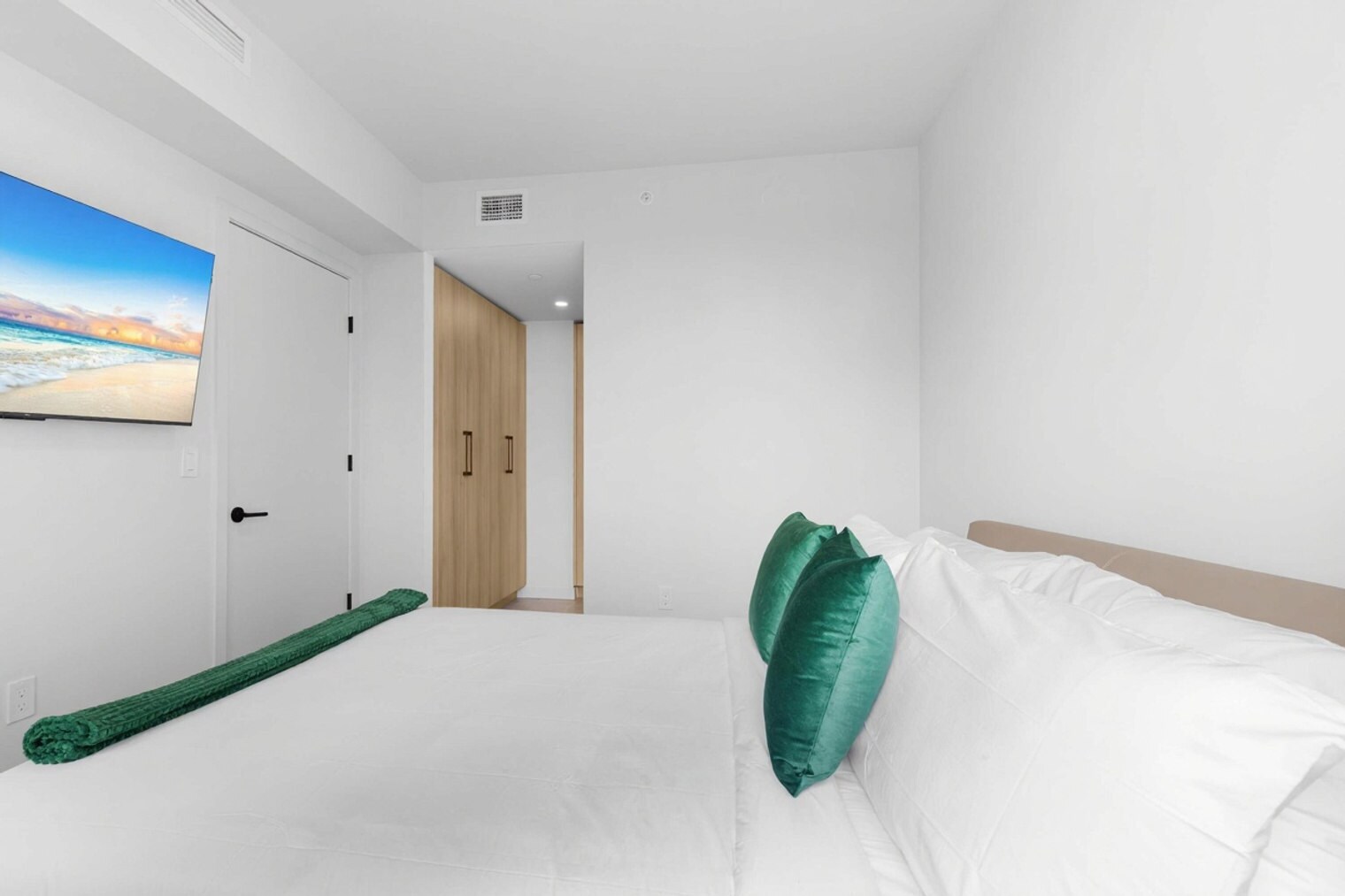 Building Photo - 501 NE 1st Ave